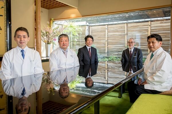 京都の老舗料亭料理人の方々の画像